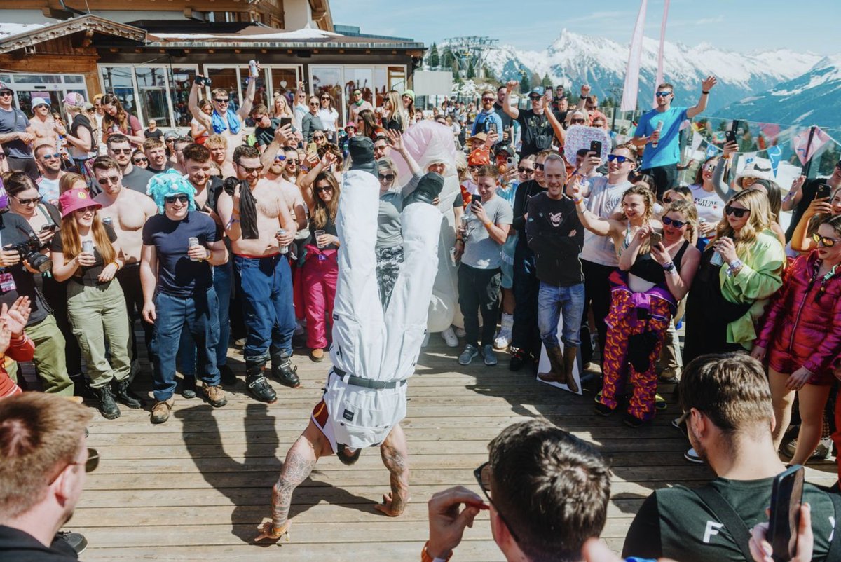 Mountaintop Brunch at The Pilz Bar brought all the vibes in the sunshine at SB24🙌 With incredible takeovers and performances from the likes of @Rudimental, @BongosBingo, @jjiszatt, @TheProvibers, @FFW_UK and more, the brunches were pure VIBES!🎉 Which brunch did you attend?👀👇