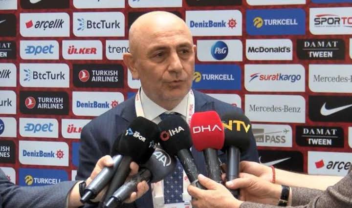 Galatasaray puan farkını açınca, YANDAŞ başkanlar sahneye çıktı.

Süleyman Hurma: 'FIFA ve UEFA, Türk futbolunu takibe aldı. Şunu da çok net şekilde söyleyelim; Türkiye Ligi, bu durum böyle devam ederse tescil olmama tehlikesiyle karşı karşıya.'