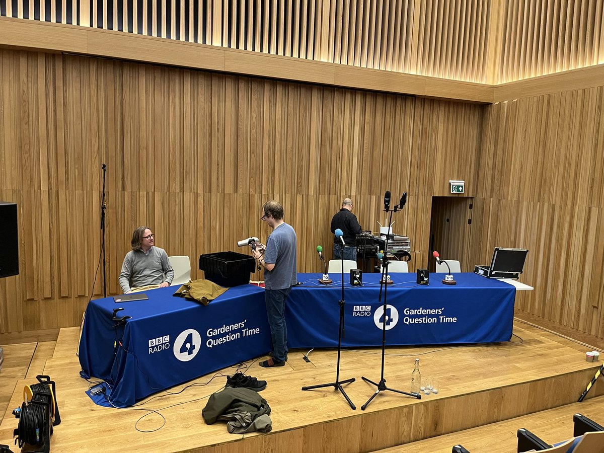 Look who is here and setting up in preparation for this evening… we are ✨SO✨ excited to be hosting @BBCGQT tonight with panel @chrisbeardshaw @thorogoodchris1 @ChristineWalkd!!! 🤩