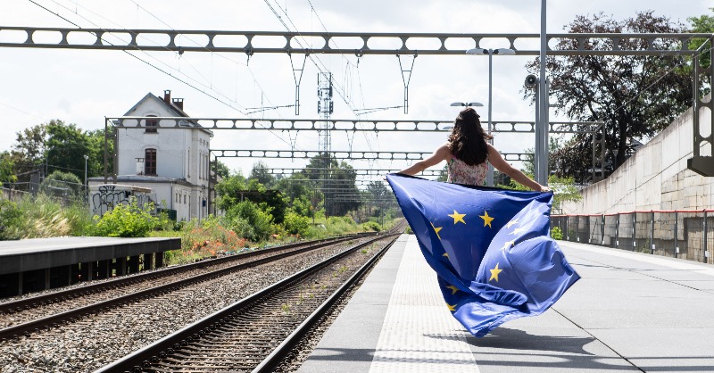 UEFrance's tweet photo. ⚠️ Attention, le train #DiscoverEU à destination de l'Europe 🇪🇺 va partir !

Prenez garde à la fermeture automatique des inscriptions.

Déposez votre candidature avant le 30/04 à midi ↓