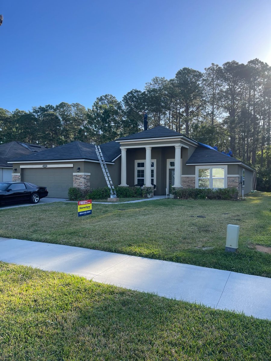StormForceofJax's tweet photo. Curious about our #Jacksonville operations? Here's a glimpse behind the scenes! Our team is diligently examining #roofs, ensuring perfection in every detail. Don't delay, secure your inspection with StormForce Roofing today 📱904-637-7673
#RoofInspections #tornadorelief https://t.co/IN7xMVzrei