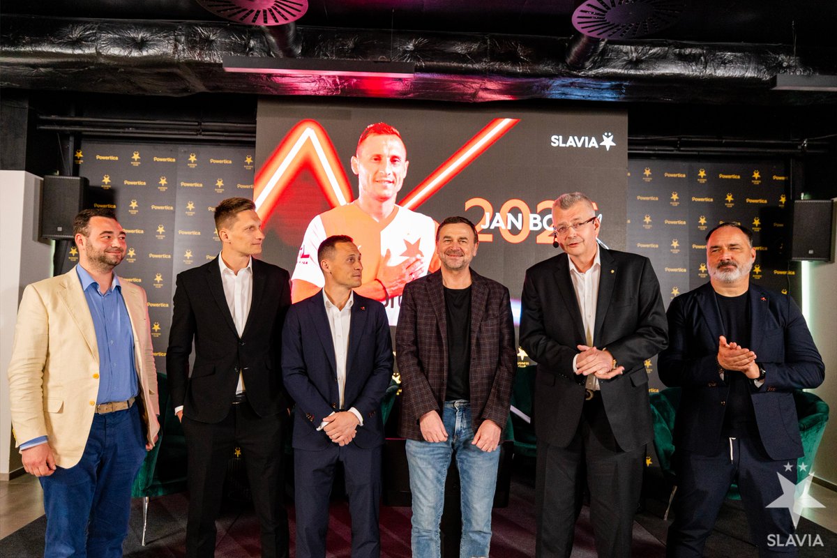 😍 Kapitán a čtyřnásobný mistr ligy pokračuje!

Dnes na Slavia Business Clubu, poprvé za účasti nového majitele Pavla Tykače a jeho syna Michala, který je členem dozorčí rady klubu, oznámil předseda představenstva Jaroslav Tvrdík prodloužení smlouvy Jana Bořila do 30. června