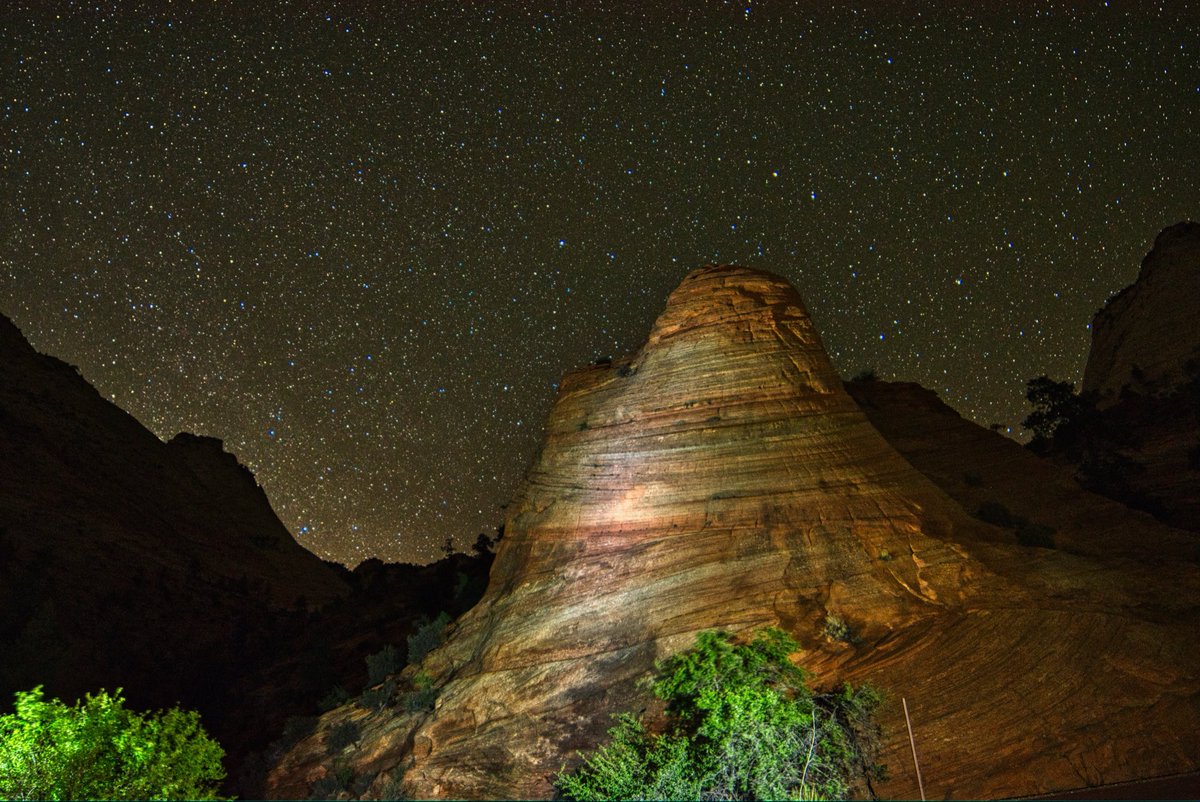 It's #NationalParksWeek week & #RockinTuesday, so let's recognize both: Here is Zion Under The Stars.
