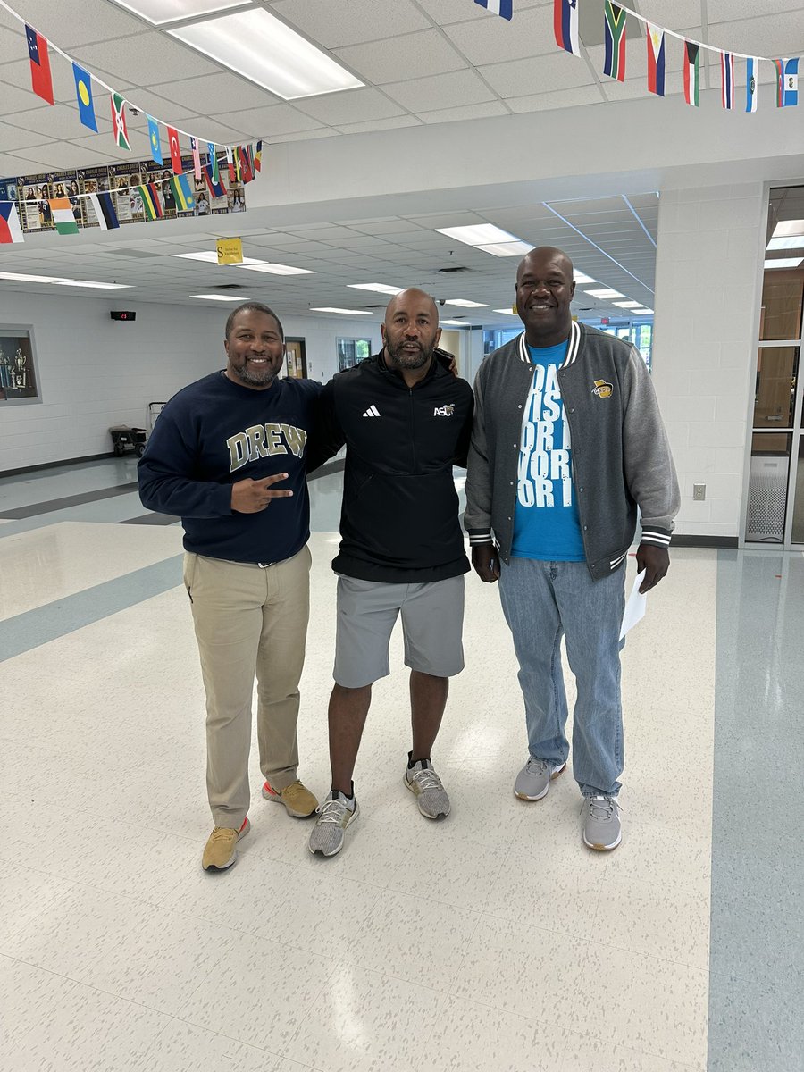 Will Glover (@coachglover_asu) on Twitter photo Just leaving Charles R Drew HS!! Still got ballers roaming the halls as Always!! Only fitting that they have a lot of good Men and Coaches in the building!! Thank you <a href="/hotdog1997/">Steve Robinson</a> and <a href="/thutmoac1972/">Dorwyn Lyles</a> for always allowing me to recruit your kids!! Just leaving Charles R Drew HS!! Still got ballers roaming the halls as Always!! Only fitting that they have a lot of good Men and Coaches in the building!! Thank you <a href="/hotdog1997/">Steve Robinson</a> and <a href="/thutmoac1972/">Dorwyn Lyles</a> for always allowing me to recruit your kids!!