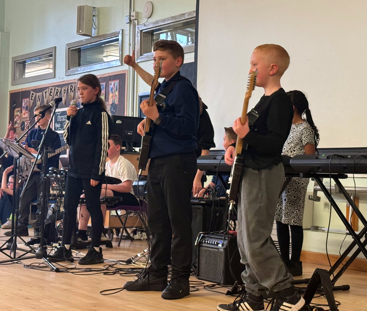 What a truly fantastic afternoon we have had! Our @RSMusicSchool bands delighted a wonderful audience with lots of hits all conducted by the fabulous Bandmaster Dan! 🎸🥁🎤🥁🎸