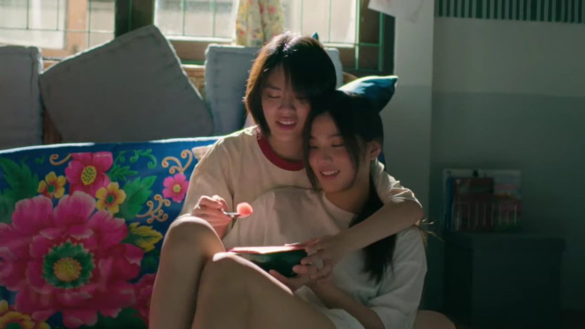 sapphicslike's tweet photo. new upcoming GL series "us"
a guy is making his sister draw for his girlfriend to impress her and then she falls for the girl instead https://t.co/y6F7WkL2Dc