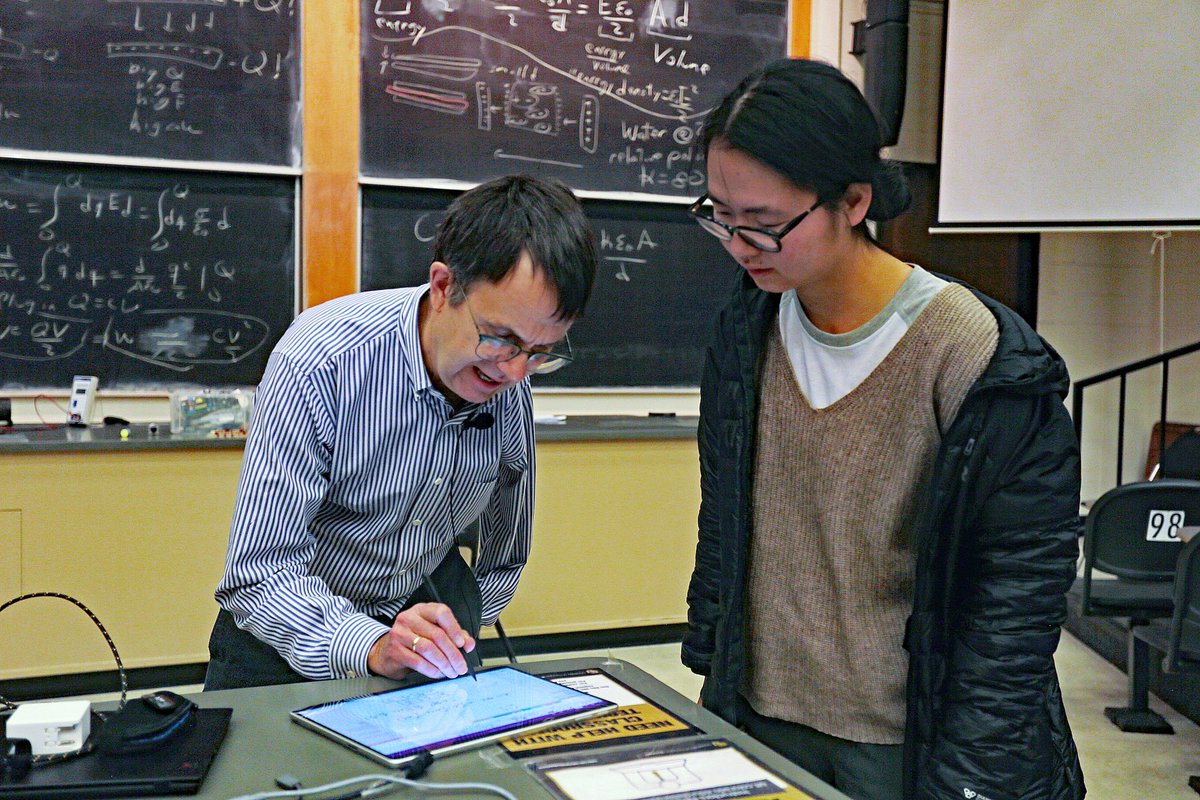 CUBoulderPhys's tweet photo. When your first-year physics class @CUBoulder is taught by a Nobel laureate… 🤯
Check out a special feature in the @CUArtsSciences magazine about General Physics 2 for Majors ⤵️
https://t.co/QGRG6XLFNC
#PhysicsBuffs #CUBoulderPhysics @JILAscience @CUEngineering @futurebuffs https://t.co/a3Cu2PMckU