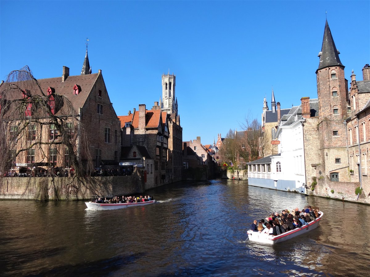 Bruges is such a beautiful place to visit.

raysofadventure.com/bruges-top-10-…

#Bruges #Travel #Belgium #TravelTheWorld #city