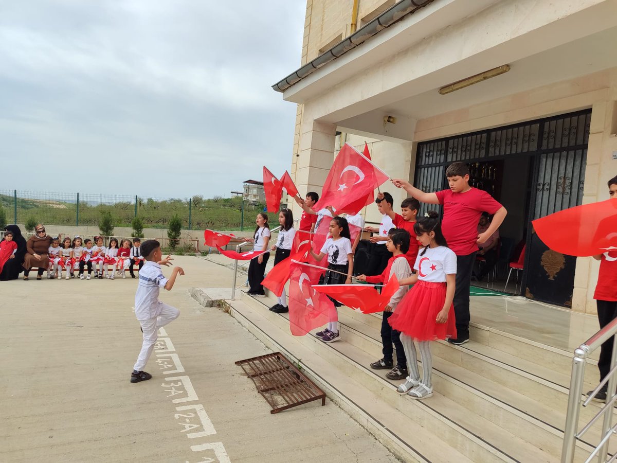 Ikizbaglar56's tweet photo. 23 Nisan Ulusal Egemenlik ve Çocuk Bayramı okulumuzda gerçekleştirilen çeşitli etkinliklerle kutlandı. Emeği geçen tüm öğretmenlerimize ve öğrencilerimize teşekkür ederiz.  @tcmeb @Yusuf__Tekin @SiirtValiligi @Dr_KemalKzlkaya @mem_siirt @sadoglu_salih @tillokaymakam @MemTillo https://t.co/bw0mBLnQiX