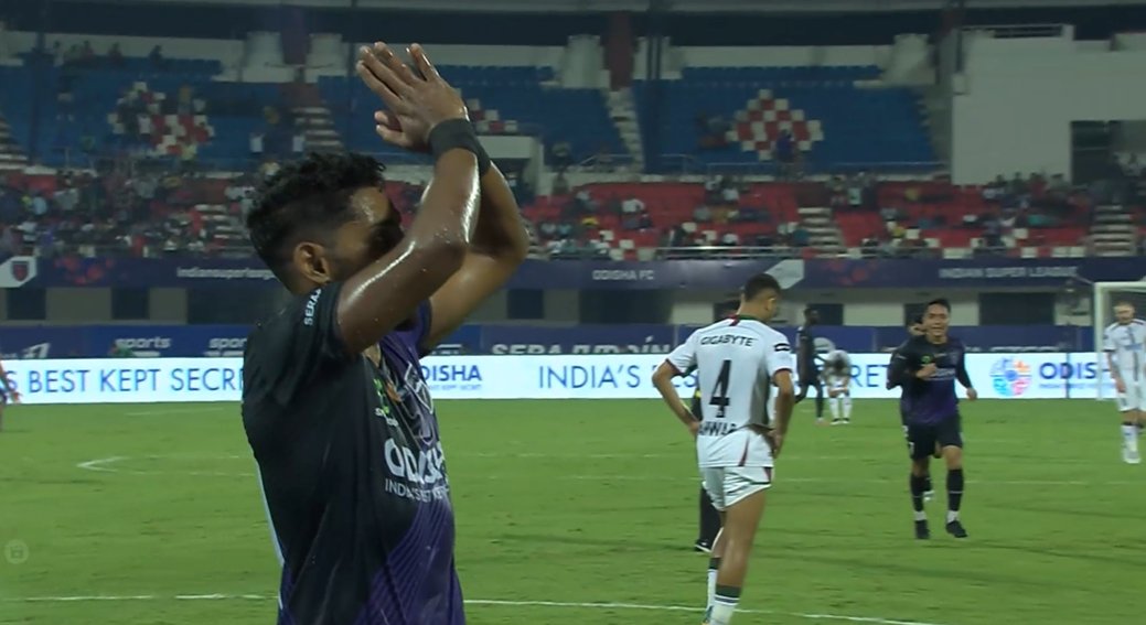 ShubhamJena121's tweet photo. YES! Krishna gives us the lead with a clinical finish💜

#OdishaFC #KalingaStadium #ISL10 #OFCMBSG https://t.co/hqxeSUU4Fv