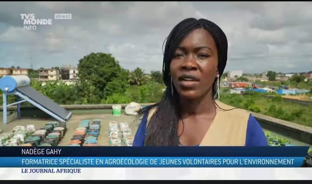 #earthDay2024, <a href="/TV5MONDE/">TV5MONDE</a> nous interrogeais sur les dernières vagues de chaleurs en Côte d'Ivoire.

Nos solutions ?
Soutenir les systèmes alimentaires durables comme l'agroecologie paysanne et protéger les moyens de subsistance des populations locales.

facebook.com/share/v/wX9VtF…