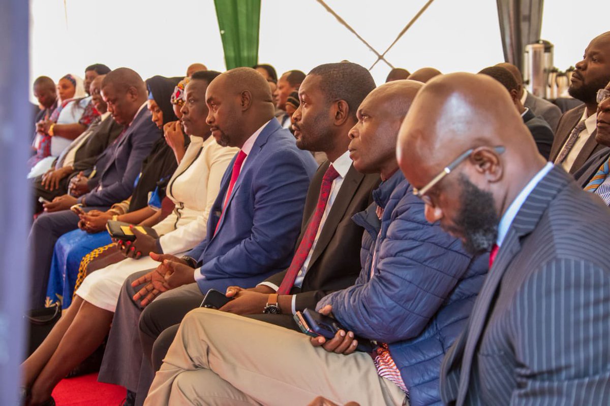 usawa_party's tweet photo. 2/2

Top of the agenda was the unmitigated high cost of living. The leaders have also unanimously agreed to constitute a Parliamentary Taskforce to investigate the tragic death of the Chief of Defence Forces, the late General Francis Omondi Ogolla. https://t.co/BvRoWn0VlA