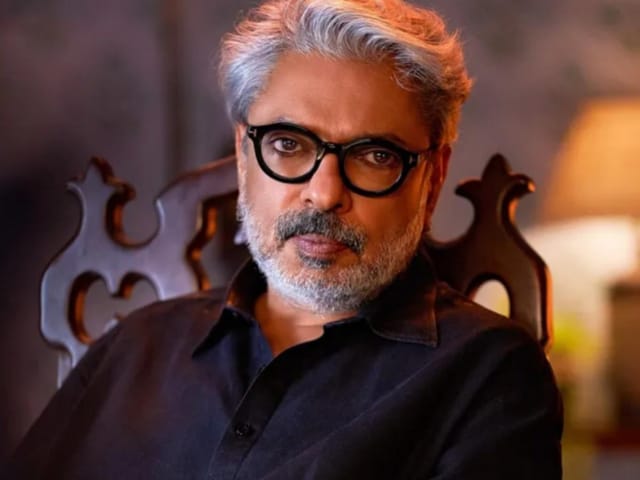 'This is the biggest set I have made in my life.' Says Sanjay Leela Bhansali while speaking about Heeramandi: The Diamond Bazaar! #SanjayLeelaBhansali #Heeramandi urbanasian.com/news/2024/04/t…