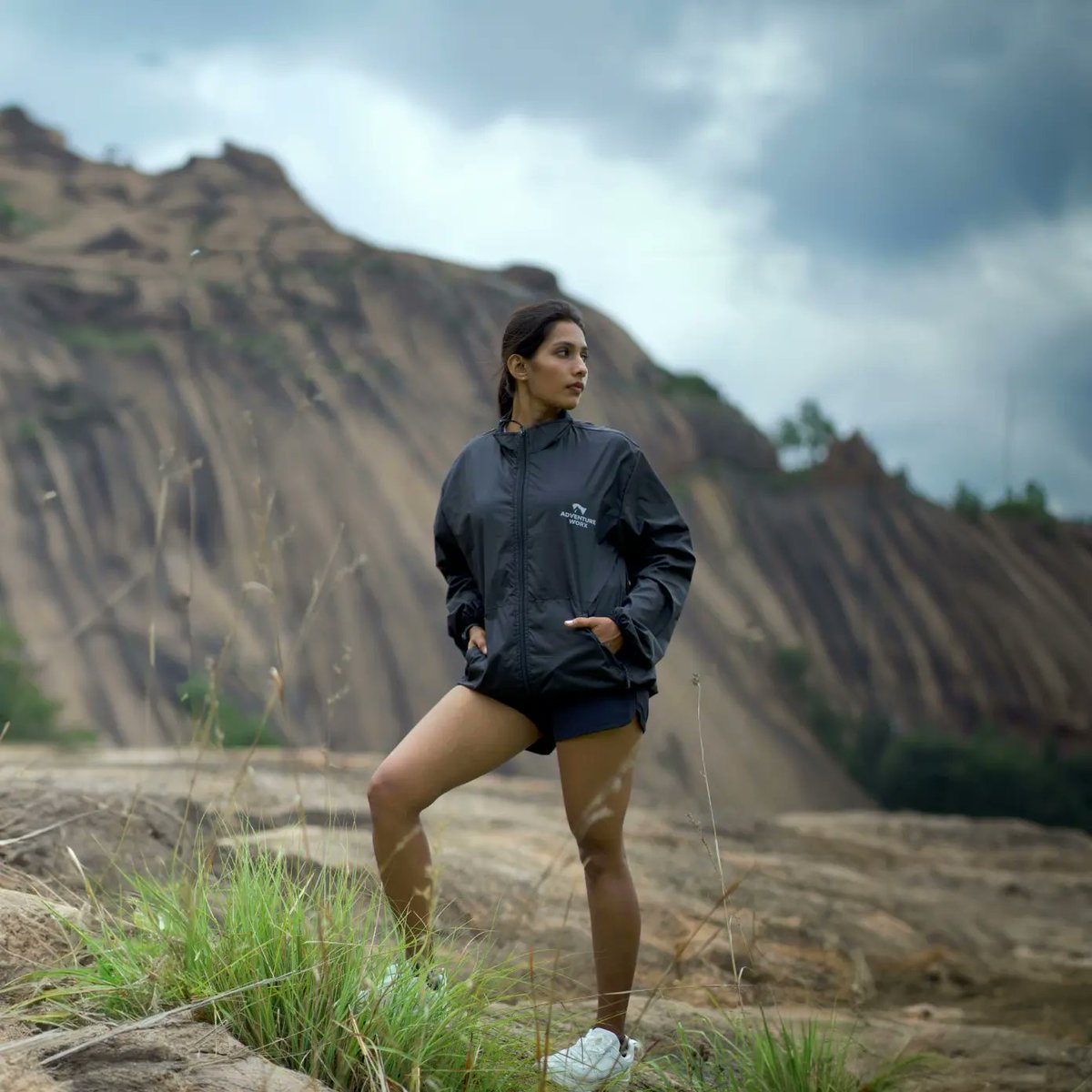 AdventureWorx's tweet image. Stay light, warm, and visible with our Windcheater Jacket featuring water repellency, fleece-lined neck, and reflective detailing⚡️
#goexplore #windcheaters #mountain #windy #jackets #reflectivedetailing #waterrepellent #windcheaterjackets #unisex #adventureworx #madeinindia🇮🇳