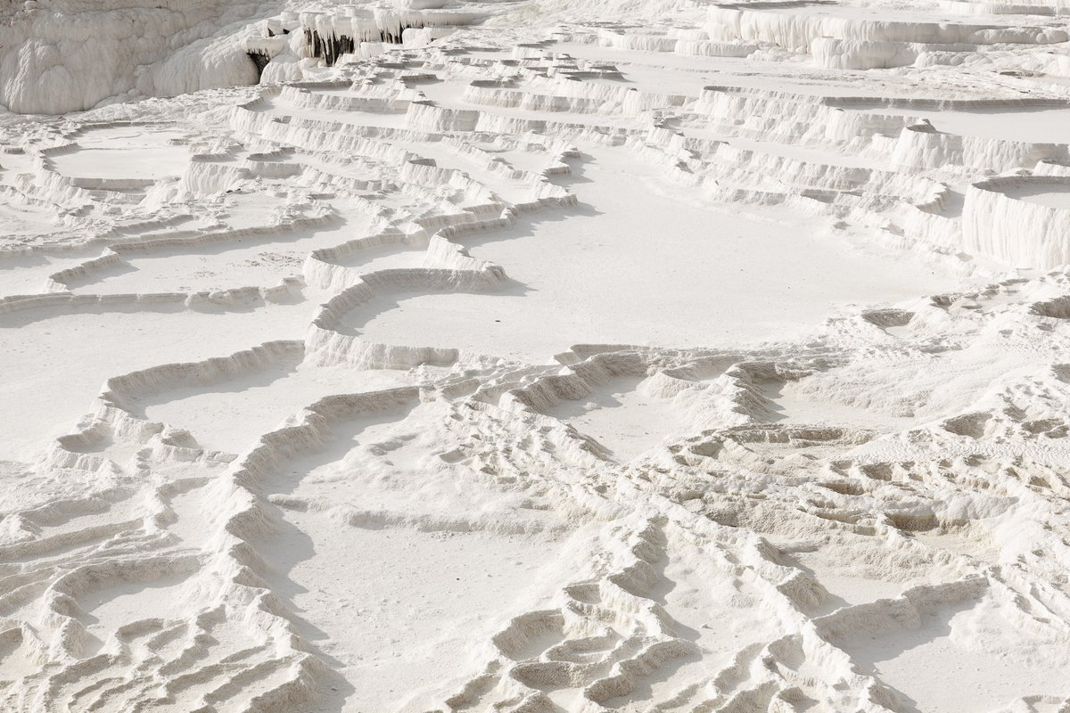 gokcentunc's tweet photo. Pamukkale'de travertenlerin %80'inin içinde su bulunmadığını biliyor muydunuz? Sosyal medya bu konuda hayal kırıklığı yaşayan insanların paylaşımlarıyla dolu. https://t.co/4kG2grTNUu