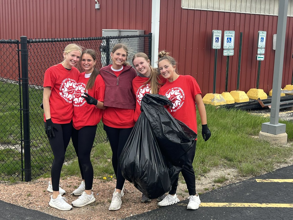 Warriors taking pride in our campus and working hard to make sure it looks beautiful! #mhspride @1WarriorMHS @MuskegoNorwaySc