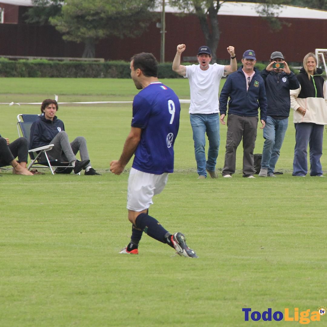 OCCFutbol's tweet photo. 𝗥𝗘𝗧𝗢𝗥𝗡𝗔𝗥 (𝟰): VOLVER al lugar o situación en la que se ESTUVO. 

La 🪨 𝐯𝐨𝐥𝐯𝐢𝐨́ y fue con 𝐠𝐨𝐥, claro. 😏⚽️ https://t.co/LGmoPKBfsq