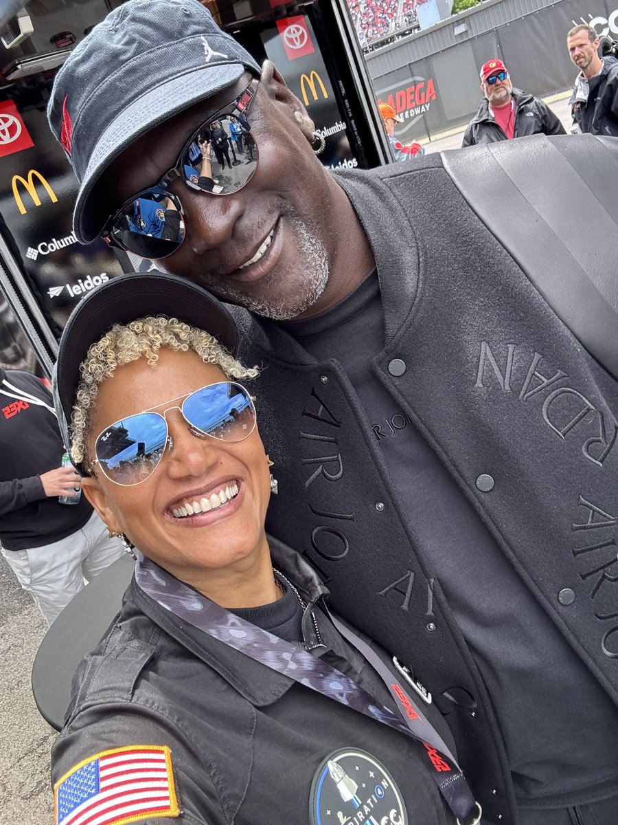 DrSianProctor's tweet image. Great meeting Michael Jordan, owner of @23XIRacing, on the day his #45 car won @NASCAR @TALLADEGA. I caught the epic ending from the pit. Wow 👀
Big thank you to @LeidosInc and @BubbaWallace for hosting me and @Astro_Flow and the #Space4All campaign. Let’s continue to #inspire,…