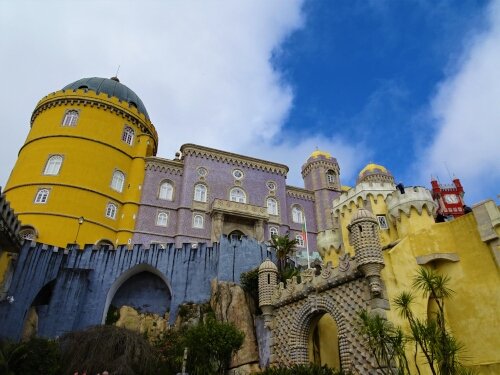 Visiting Lisbon this summer? Check out nearby Sintra - perfect as a day trip from Lisbon.

raysofadventure.com/sintra-a-day-t…

#Portugal #Lisbon #Europe #Travel #TravelTips