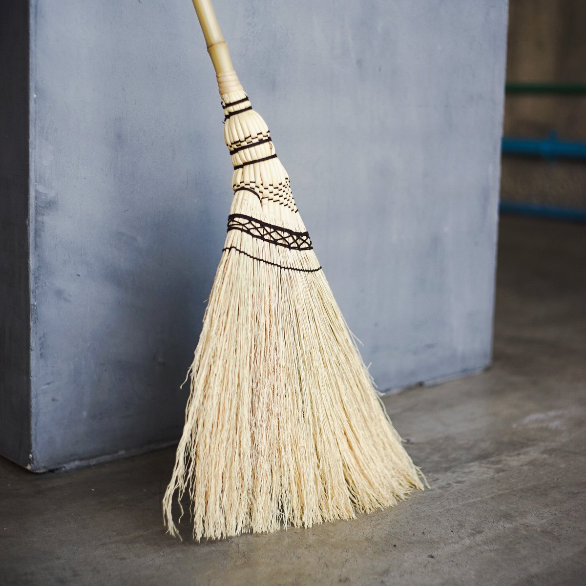 ปัดกวาดเป็นงานถนัด! นี่คือไม้กวาดตัวฮิตของ baan boon brooms เลยนะ✨ รับรองว่าใช้ได้ใช้ดี มารับไปเป็นเจ้าของกันได้ที่ #happeningshop สาขาดาดฟ้า ลาซาล 33 เลย!