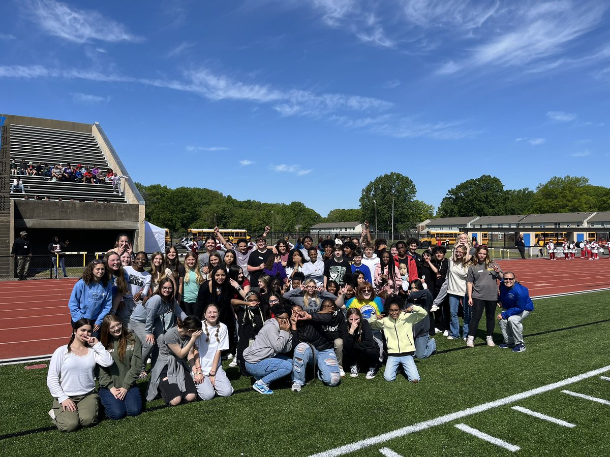 We couldn’t make this day happen without our student volunteers! #GeorgeGreenFieldDay #NNPSProud @gildersleevems