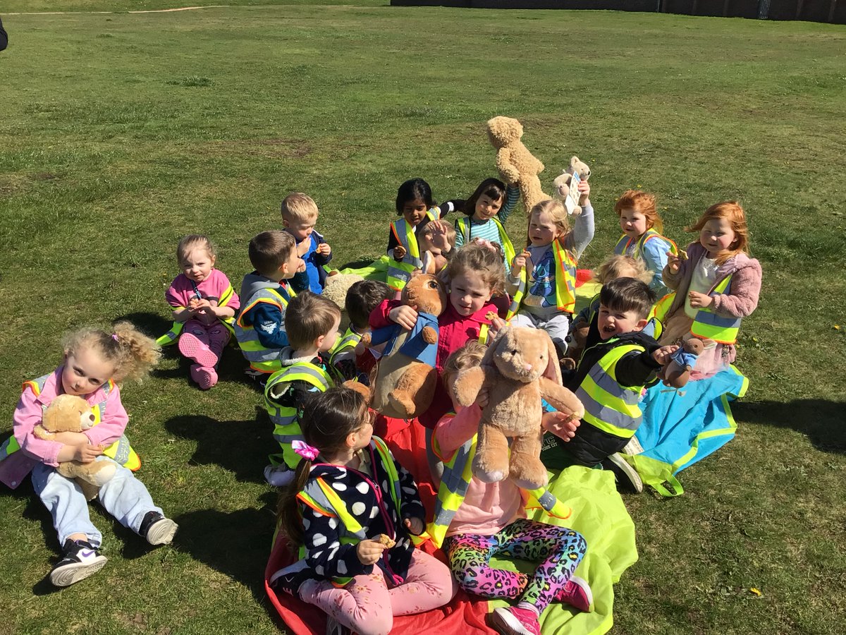 We have been making the most of the lovely weather with a Teddy Bear’s Picnic at the park☀️🧸👧🧒🍪