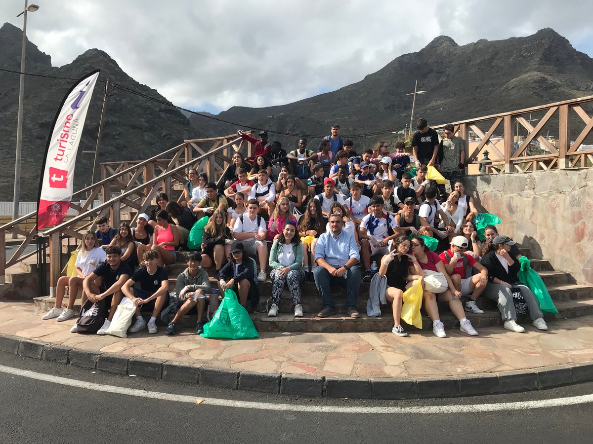 Yoquierapromat's tweet photo. Encuentro Intercentros con 60 jóvenes estudiantes del @iessanbenito y @salesianosLC uniendo fuerzas mediante los retos del #ProyectoDubini para limpiar y cuidar nuestras playas 🌊🏖 @alexdubini https://t.co/l1N2Fhkw51