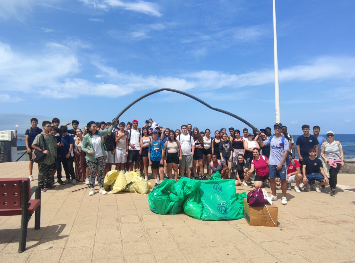 Yoquierapromat's tweet photo. Encuentro Intercentros con 60 jóvenes estudiantes del @iessanbenito y @salesianosLC uniendo fuerzas mediante los retos del #ProyectoDubini para limpiar y cuidar nuestras playas 🌊🏖 @alexdubini https://t.co/l1N2Fhkw51