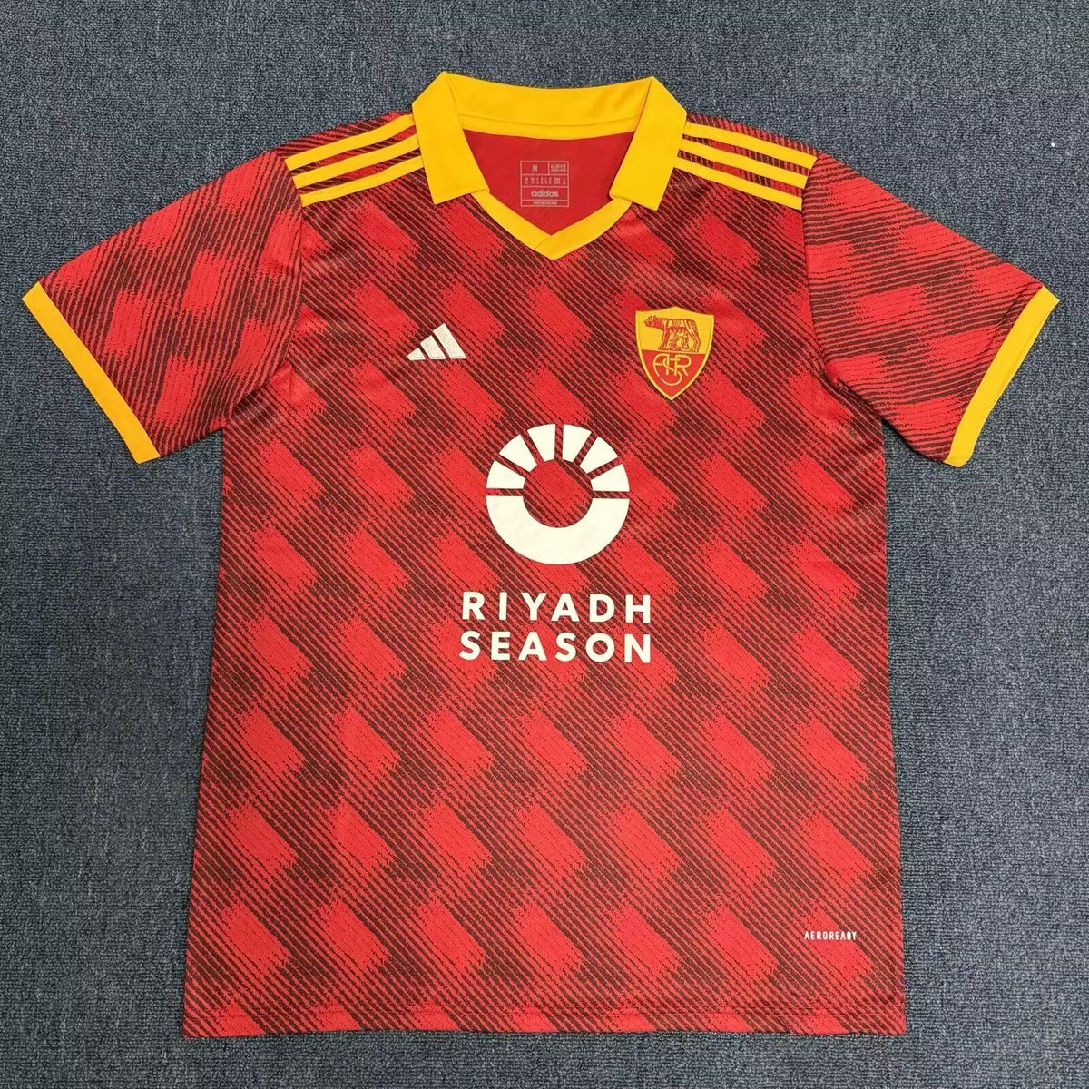 Juanarrien9's tweet photo. Gracias a nuestros amigos de @Ctinfo_17

Se viene sorteo de esta belleza de la AS Roma 🧡❤️

Para participar debemos llegar a mínimo 600 RT y seguir a @MercadoATM y @Ctinfo_17 

El sorteo se hará en 1 semana.

Envío internacional. https://t.co/9PPPG8gbbs
