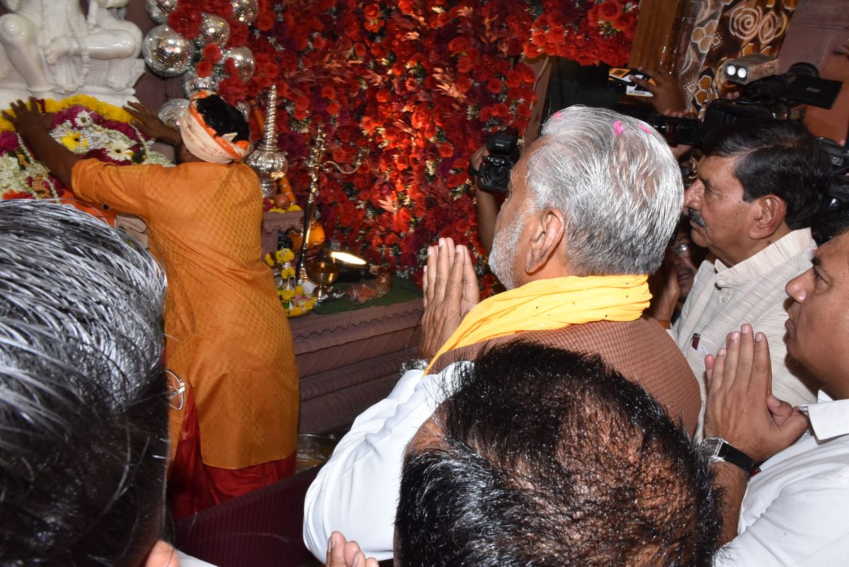 ll जय श्री राम ll 🚩 ll जय वीर हनुमान ll 🚩 હનુમાન જન્મોત્સવ ના પાવન પર્વ નિમિત્તે વિધાનસભા 68 માં રાજકોટ લોકસભા ના ઉમેદવાર શ્રી પરસોત્તમભાઈ રૂપાલા સાહેબે સાથે પેડક રોડ ખાતે બાલક હનુમાનજી દાદા ના દર્શન પૂજન અર્ચન કરી ધન્યતા અનુભવી હતી