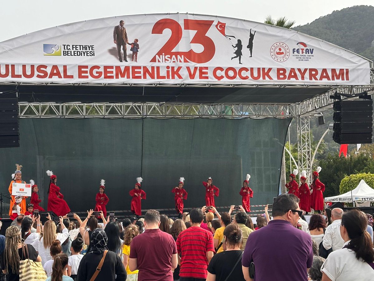Fethiye İlçe Milli Eğitim Müdürlüğü (@memfethiye) on Twitter photo Kortej yürüyüşünün ardından Beşkaza Meydanı’nda düzenlenen 15. Çocuk Şenliği Saygı Duruşu ve İstiklal Marşı ile başladı. Fethiye İlçe Milli Eğitim Müdürlüğü Likya Çocuk Korosu konseri, Girne Koleji’nin misafir ettiği farklı ülkelerden halk oyunları ekipleri ile Kortej yürüyüşünün ardından Beşkaza Meydanı’nda düzenlenen 15. Çocuk Şenliği Saygı Duruşu ve İstiklal Marşı ile başladı. Fethiye İlçe Milli Eğitim Müdürlüğü Likya Çocuk Korosu konseri, Girne Koleji’nin misafir ettiği farklı ülkelerden halk oyunları ekipleri ile