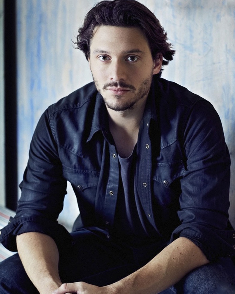 Delighted to announce we'll be joined on 1st May by actor + podcaster David Oakes for A Little Bit of TSTT! David's many credits include @The_Globe Vikings: Valhalla, The White Queen, Victoria. He also runs the superb #NaturalHistory #podcast @TreesACrowdpod #ScriptsTheThing