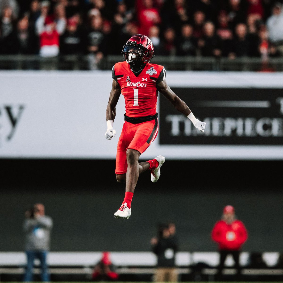 #agtg I’m very blessed to receive an offer to The University Of Cincinnati #Bearcats @GoBearcatsFB @iamSauceGardner @GoBEARCATS @UCBarstool