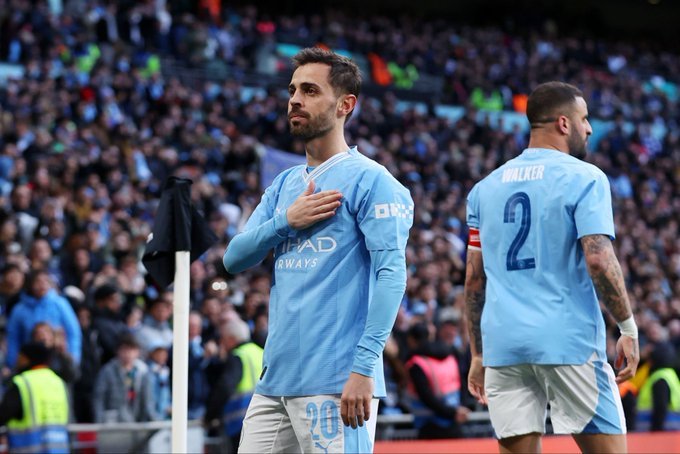 Not really concerned about the fact Bernardo's leaving City, he's been an incredible servant to this club & he's done it all. Absolute legend 👏🏻🩵 

What stings me is; he'll be playing for some other UCL-club. 
Links to Barça & PSG... can't watch him face us 😶

He bleeds blue 🇧🇼