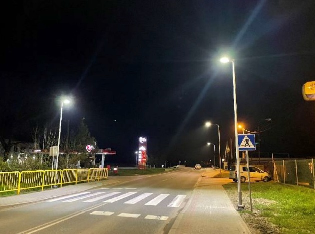 GDDKiA_Kielce's tweet photo. Doświetliliśmy kolejne 1⃣2⃣przejść dla pieszych na #DK79 #Samborzec #Koprzywnica w ramach #ProgramBezpiecznejInfrastrukturyDrogowej. Obecnie lepiej widocznych i bezpieczniejszych jest już pół tysiąca ‼️ przejść w #Świętokrzyskie. Więcej:https://t.co/NCeAXmhpZE @GDDKiA @MI_GOV_PL https://t.co/Yzx3udCzpF