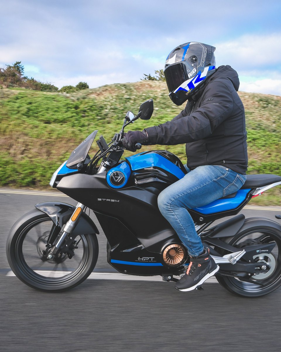 vmotosocouk's tweet photo. Designed by Adrian Morton, Design Director of C-Creative, and creative genius behind contemporary motorcycle classics, the Vmoto Stash embodies the fusion of innovation and iconic style.
#Vmoto #Stash #VmotoStash #UrbanMobility #ElectricMobility https://t.co/7Uz5kni4Qw