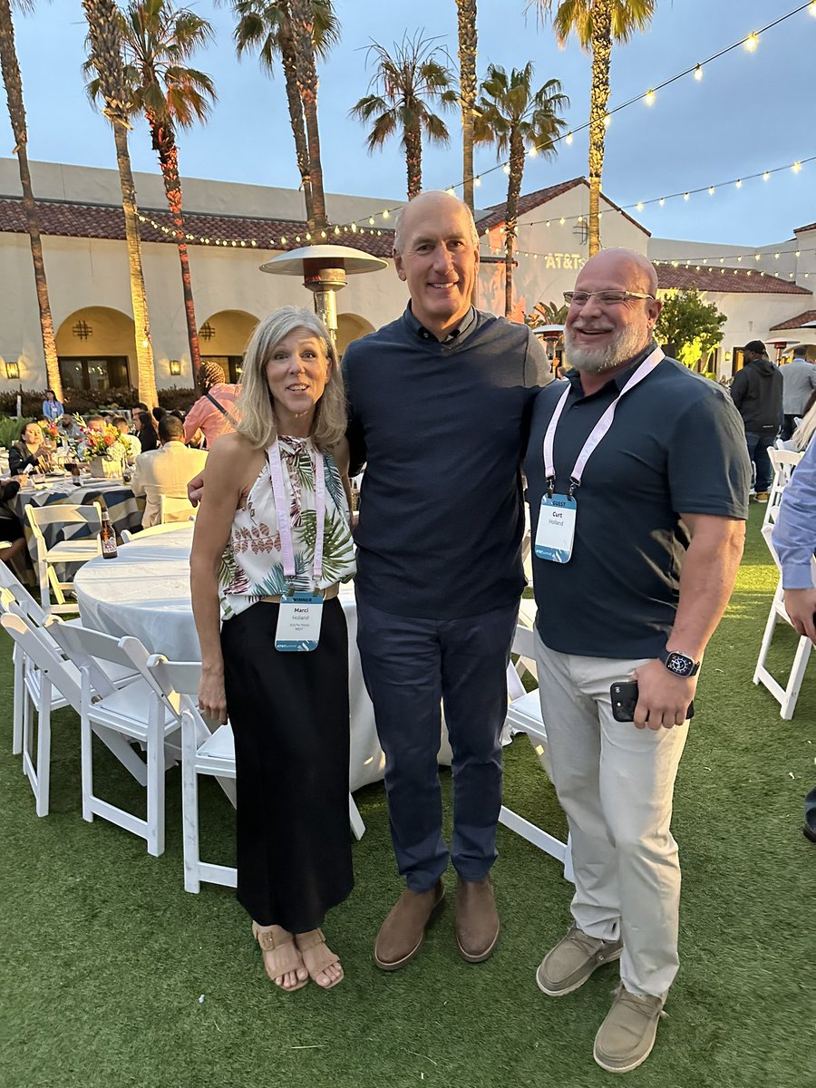 AT&amp;T CEO John Stankey welcome Summit Winners to Huntington Beach.  If you were wondering - YES!  He is much TALLER in person! <a href="/STXspeaks/">STXspeaks</a> <a href="/LifeAtATT/">Life at AT&T</a> #attsummit
