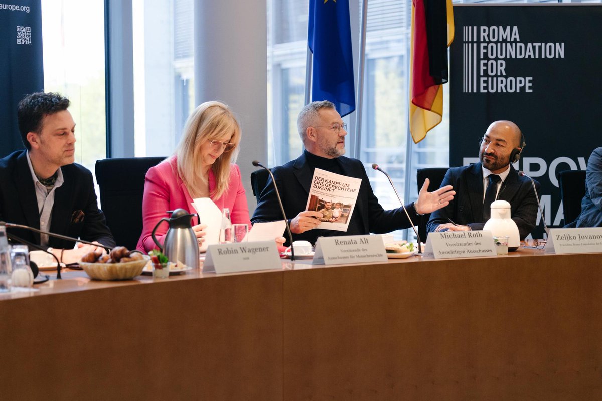 Roma in Ukraine are the litmus test for whether the values its army is defending are more than lip service. Danke, @MiRo_SPD, @RenataAlt_MdB, @robinwagener, and @RKiesewetter, for inviting us to the German Bundestag to discuss our report 'Fighting for a fairer future.'