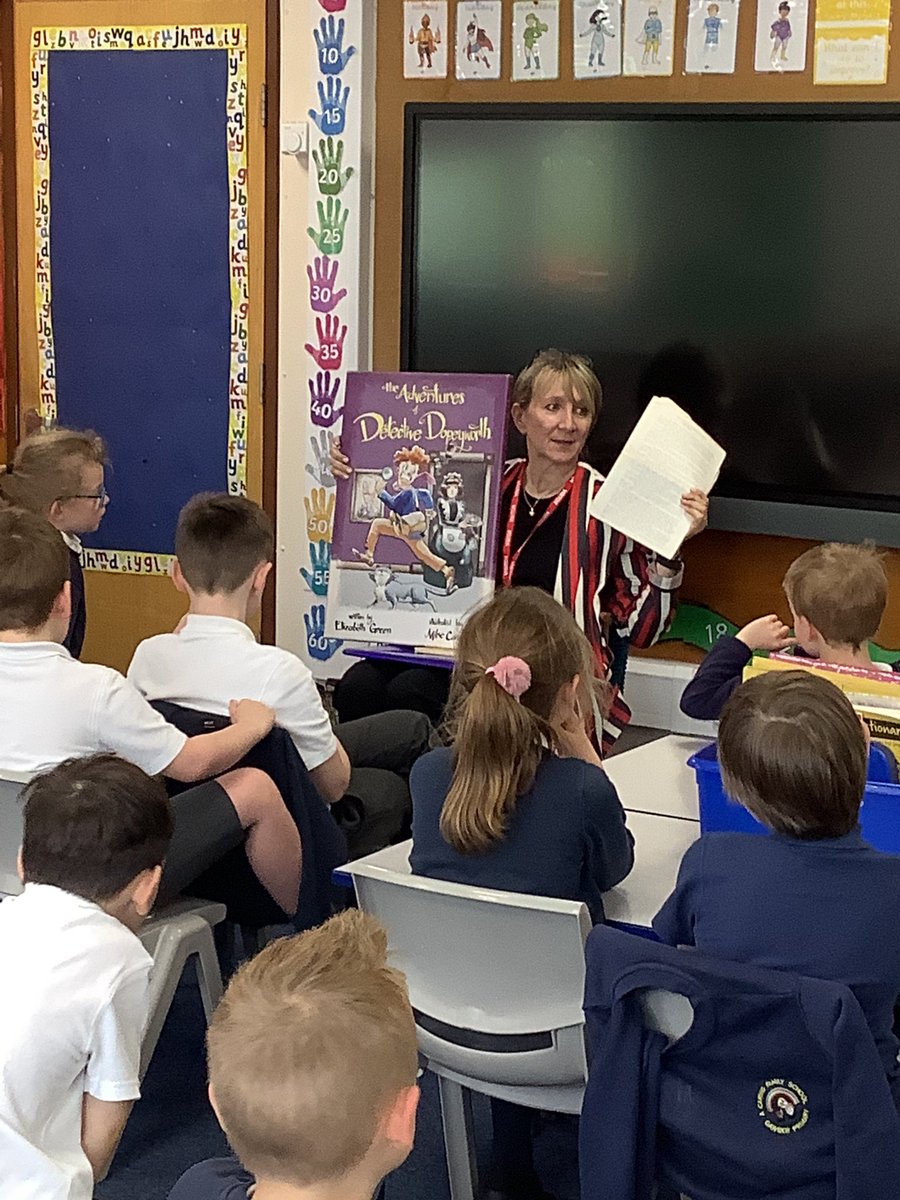 Class 2 had a special visitor today. Children’s author Elizabeth Green came to speak to the children about how to be an author. We even got to read her fantastic new book -‘The Owl and the Bumblebee’. #GawberReading #GawberSuperStars #ElizabethGreen #TheOwlandtheBumblebee