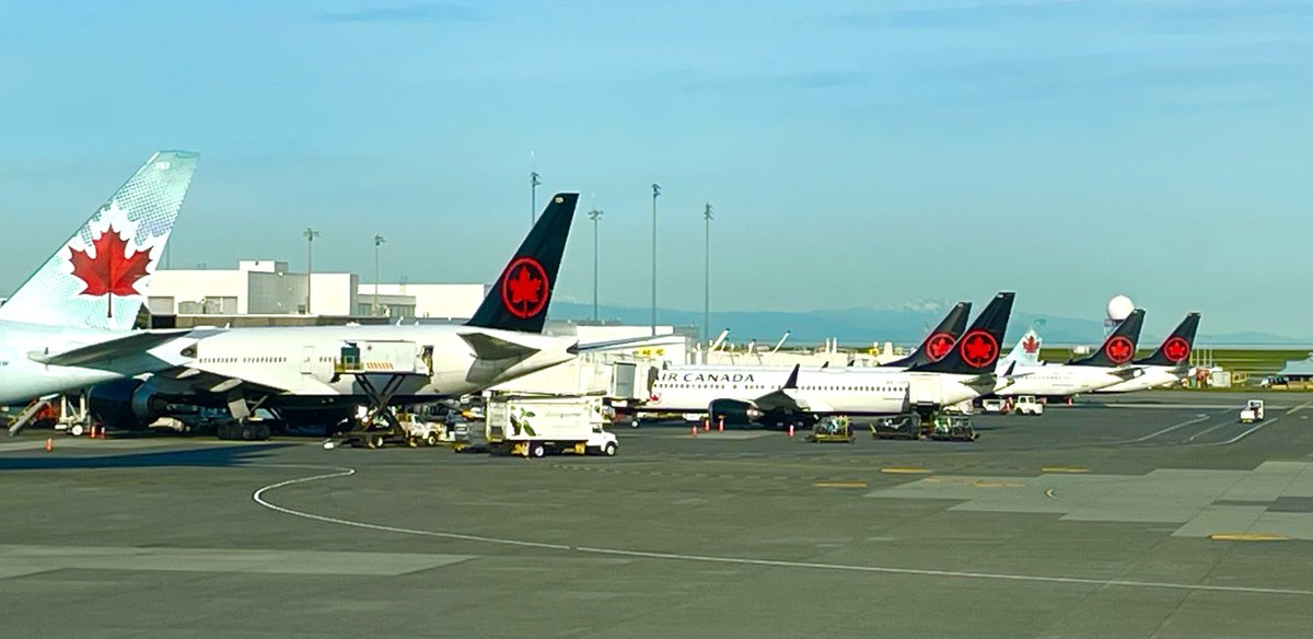 A good-looking gaggle of ⁦@AirCanada⁩ planes on a sunny Vancouver spring morning.