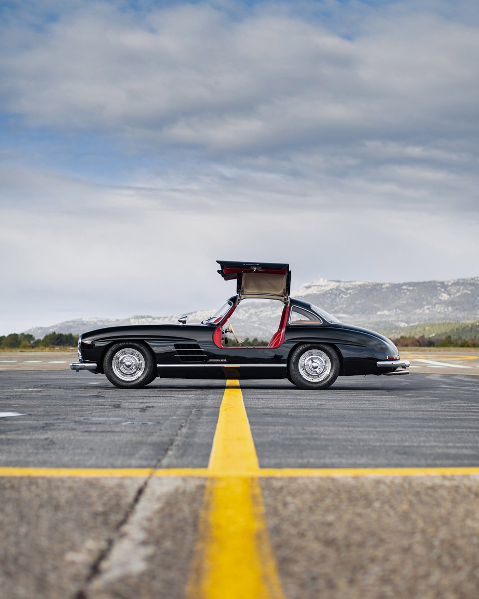 Artcurial is delighted to present this magnificent, matching numbers, Mercedes 300 SL Gullwing, fitted with the rare Rudge chrome centre-lock wheels and restored by Paul Russel to the highest standards. 🤝 🔗 swll.to/oVjxMvN