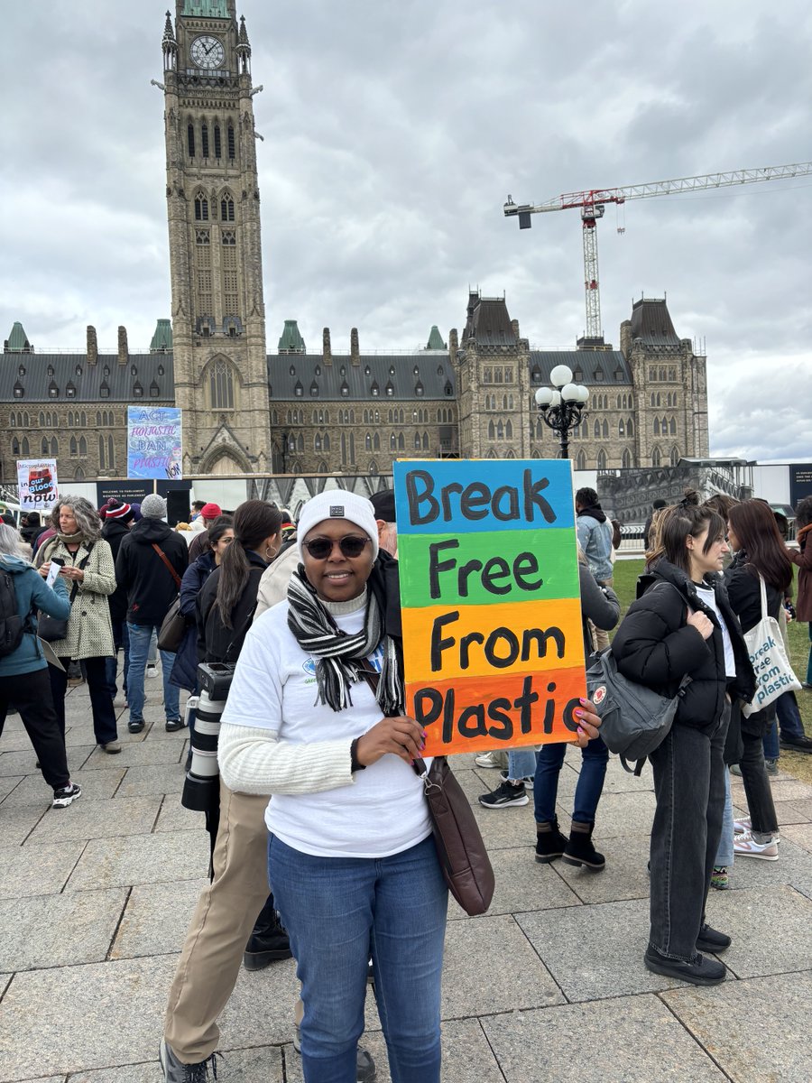 GreenpeaceAfrik's tweet photo. Avec pas moins de 16 000 produits chimiques toxiques dans les plastiques, il est temps que les dirigeants donnent la priorité à la santé humaine et fassent pression pour un Traité Mondial sur les Plastiques à l'#INC4. 

Allons-y 👉 https://t.co/qniJYZIyTE https://t.co/MnjIRBoL3N
