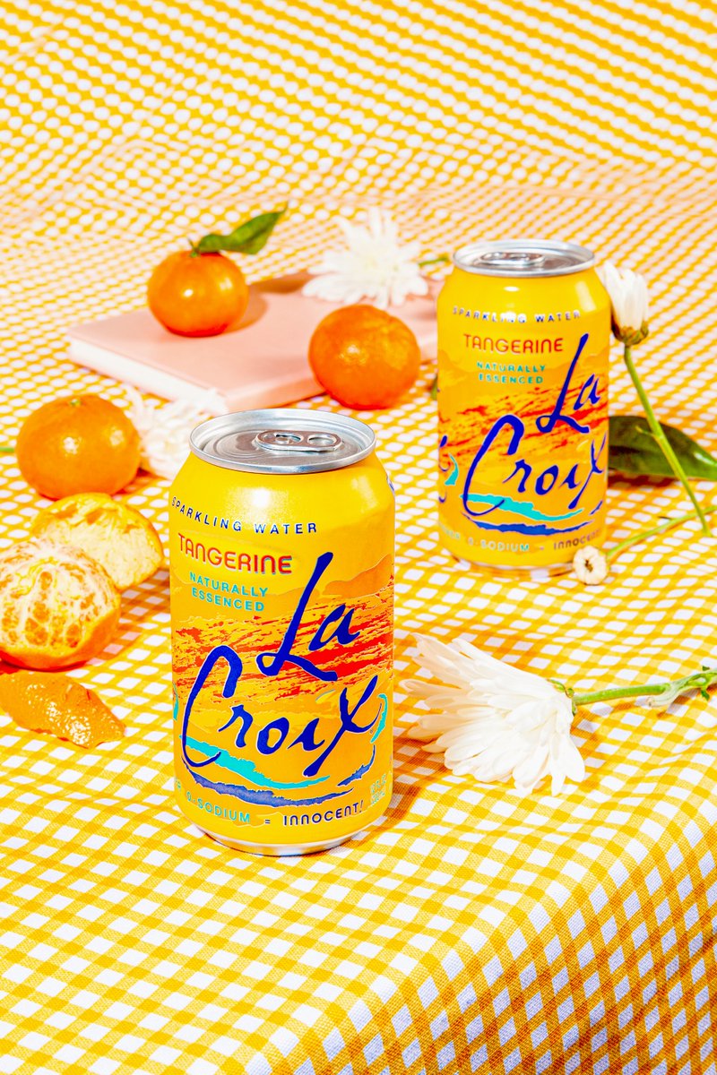 A picnic isn’t complete without LaCroix! Happy #NationalPicnicDay 🧺✨