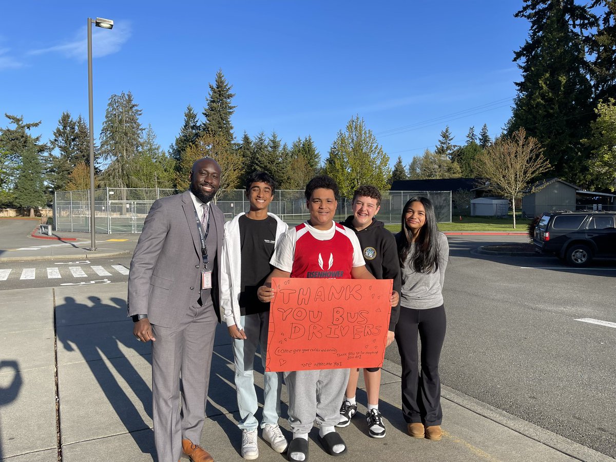 EEisenhowerms's tweet image. On Day 140 of #180daysoflearning at IKE, Students are at the bus loop to recognize our bus drivers for Bus Driver Appreciation Day
#KidsLearnAtIKE @WilnicG @DrIanBSaltzman @EPS_Region3 @EPS_DeputySupt @EverettSchools