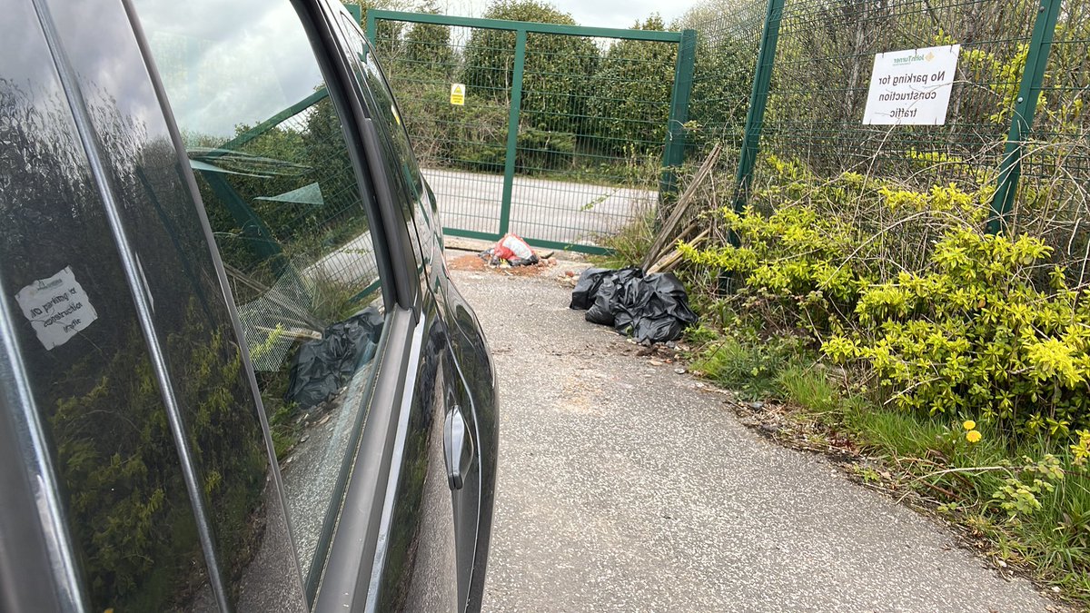 rdt250's tweet photo. @LidlGB @boltoncouncil Waiting for this to be dealt with @LidlGB @boltoncouncil https://t.co/9u84zyjjt4