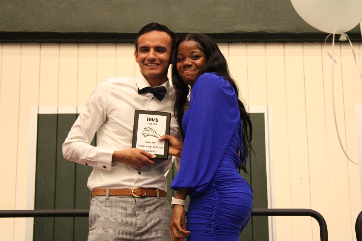 Last night Grizell Scarlett was recognized as the ENMU Female Student-Athlete of the Year 🎆

Her best times include 60m (7.45s), 100m (11.35s), and 200m (24.28s)

#ITWIT #ALLIN #ENMU