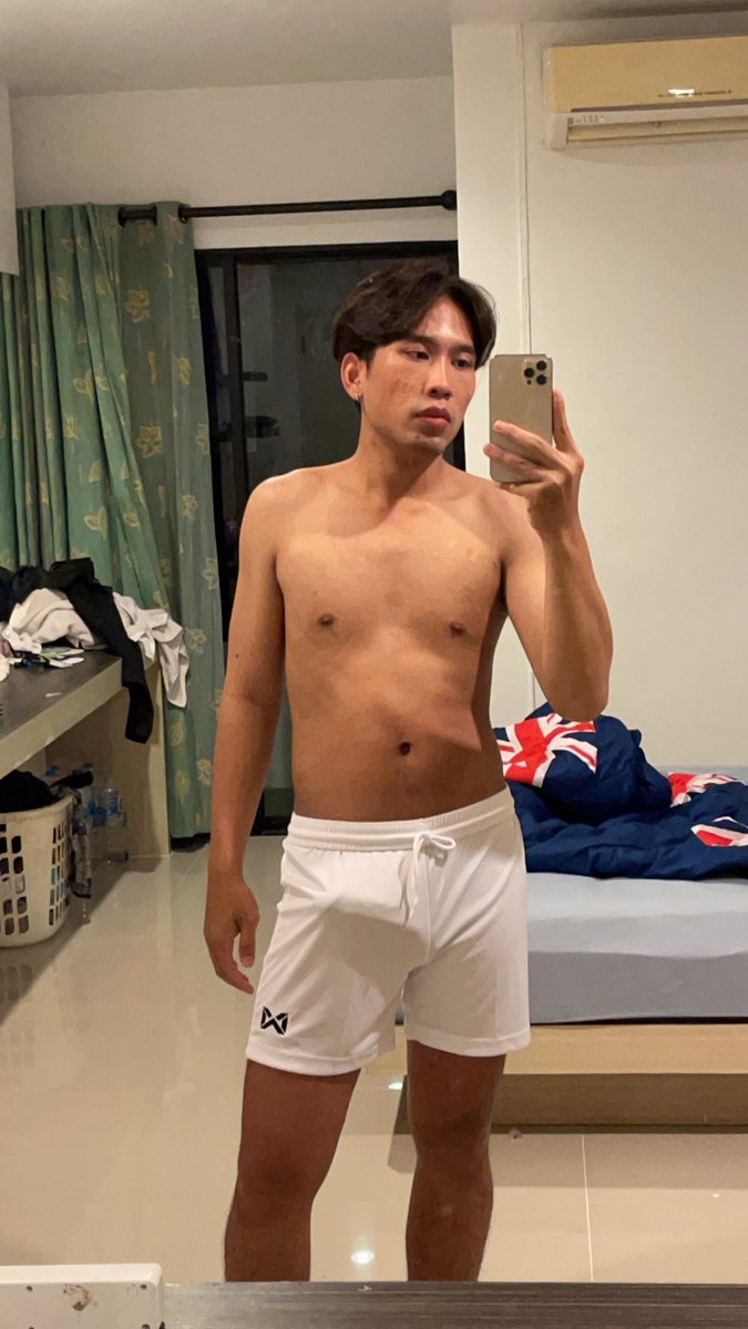 CoaZh0702's tweet photo. ออกกำลังกายยังไงให้อ้วนขึ้น https://t.co/KNFuWjOU8I