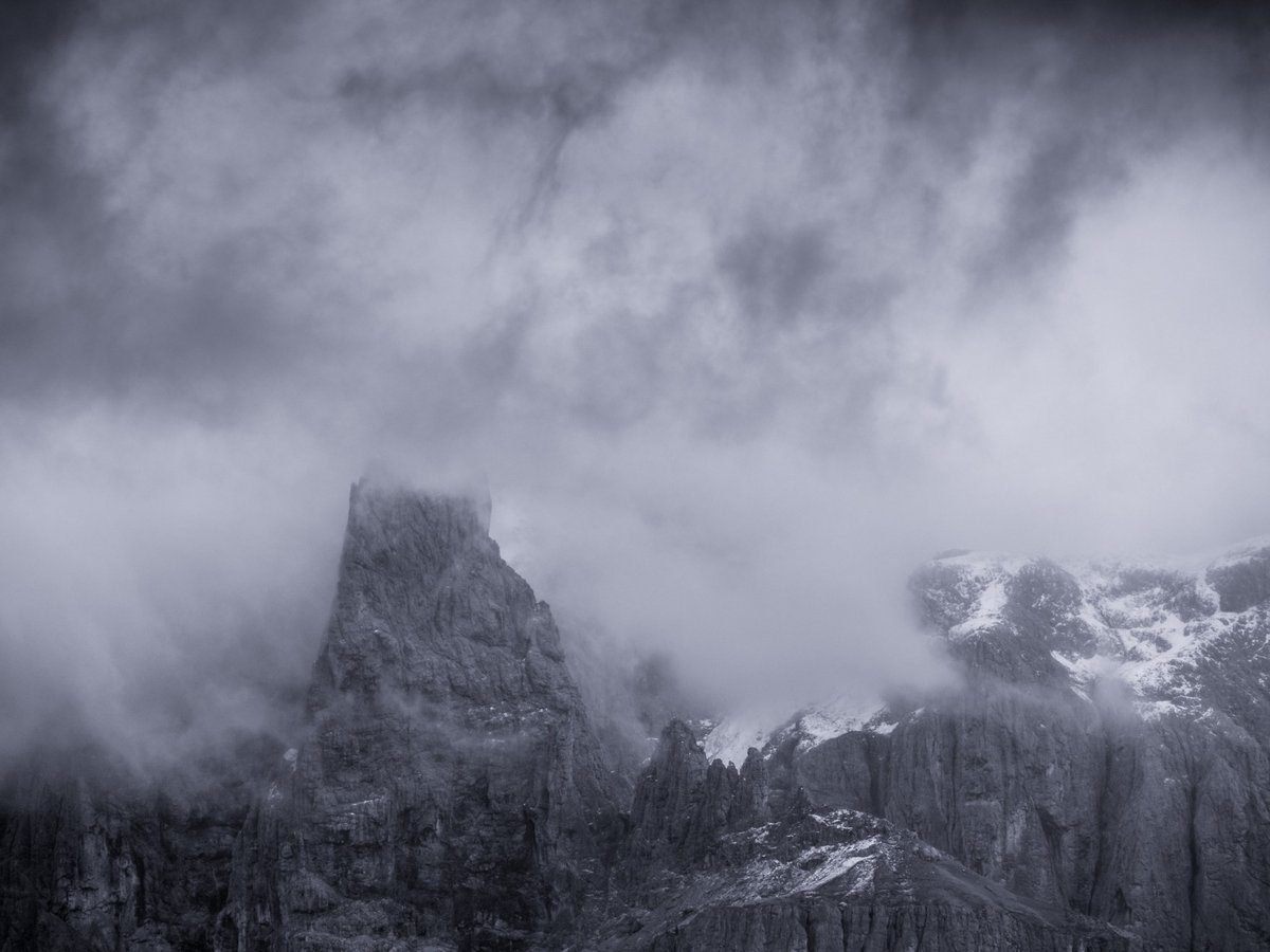 Vague Hardness 📍 South Tyrol, Italy #landscapePhotography #landscape #photography #blackAndWhite #monochrome #mountains #clouds #weather #italy #southTyrol #altoAdige