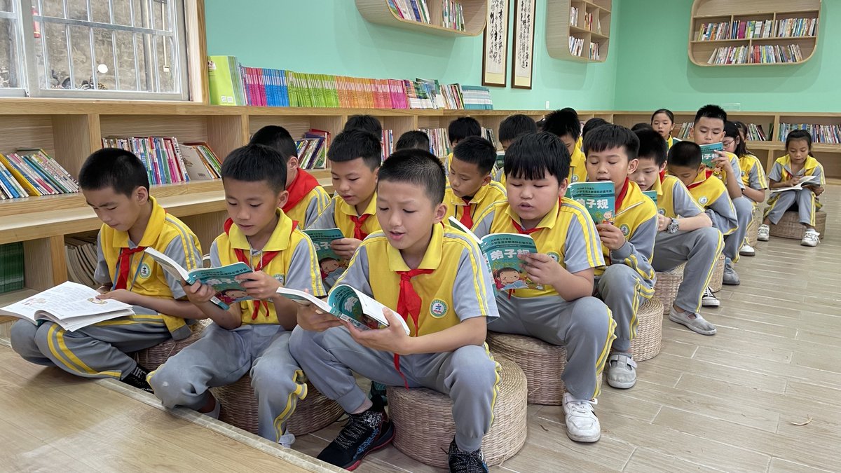 #worldbookday 📖Engage in reading, for it shall enrich your mind and unveil answers within its pages. We invite you to share your beloved book recommendations in the comments below.✍️🌱 #child #danzhou #hainan #reading