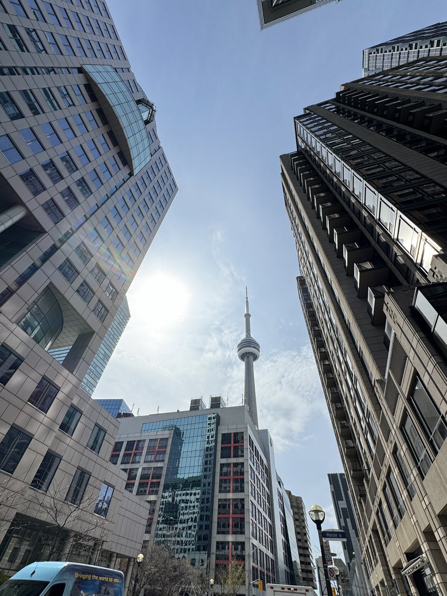 Good morning sports fans from downtown Toronto. Missing the peace and calm of the north to be sure. Back in our @cbcsports headquarters for a full week of storytelling and news breaking.